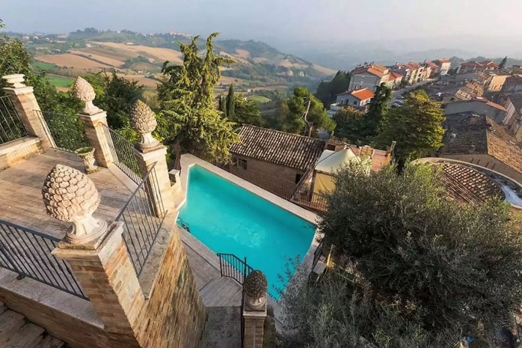 租起成個意大利村落來住?!