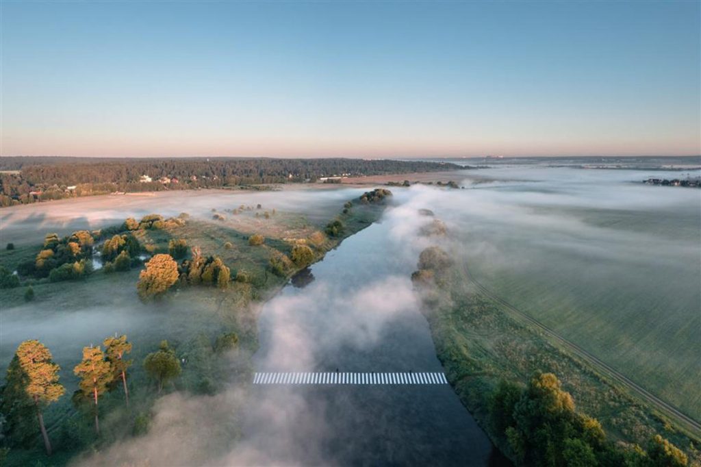 河道上的斑馬線
